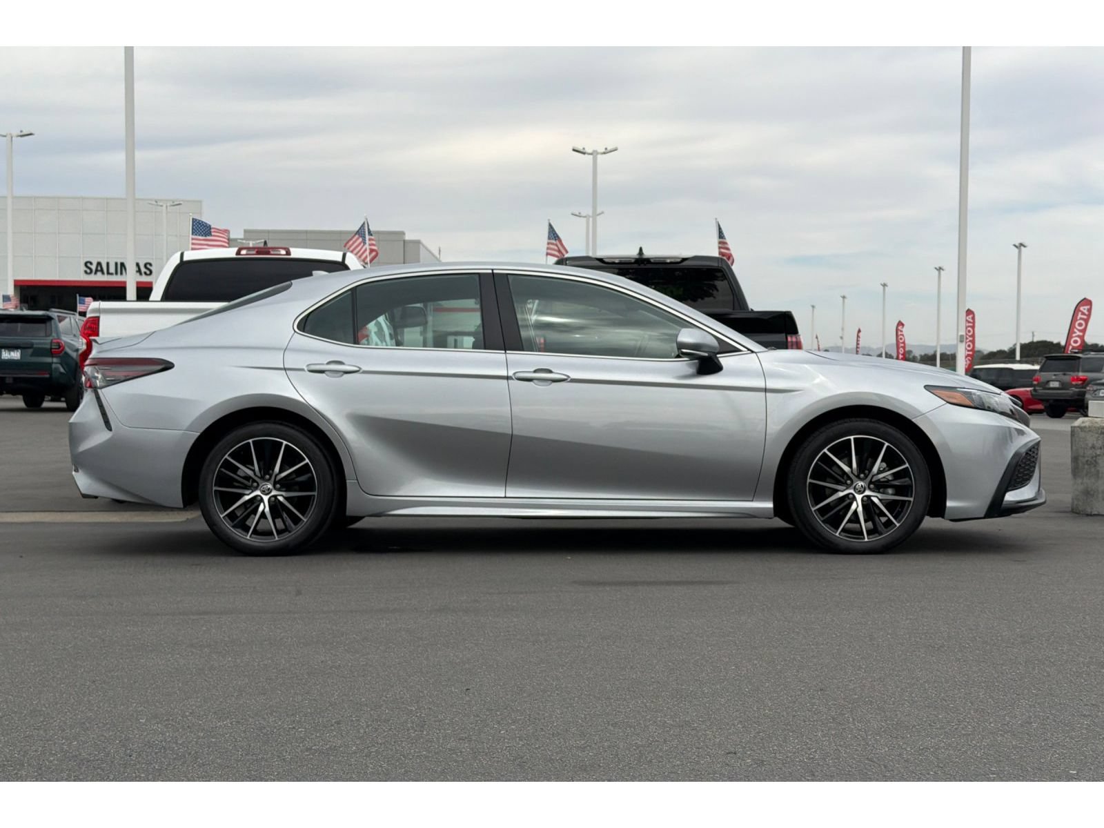 Certified 2024 Toyota Camry SE FWD image 3
