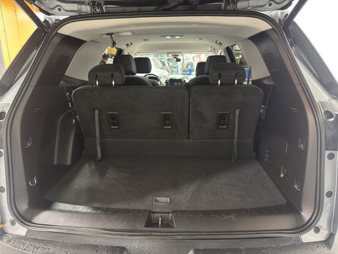 Used 2020 Chevrolet Traverse LT image 23