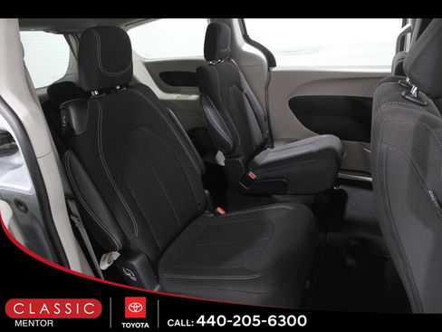 Used 2024 Chrysler Voyager LX image 19