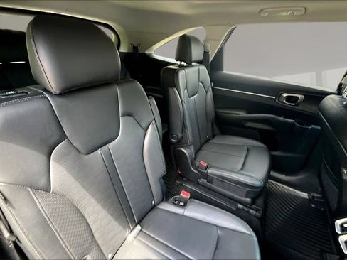 Certified 2025 Kia Sorento EX w/ Panoramic Sunroof Package AWD/4WD image 24