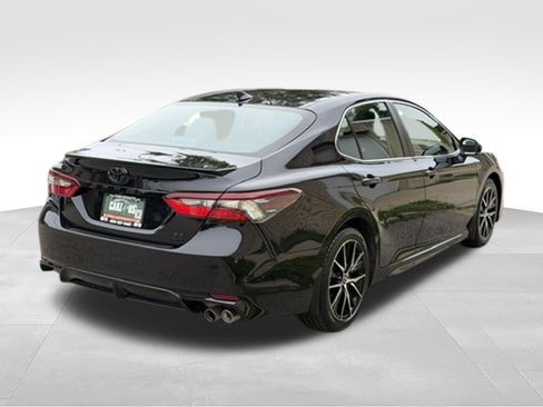 Used 2023 Toyota Camry SE AWD/4WD image 5