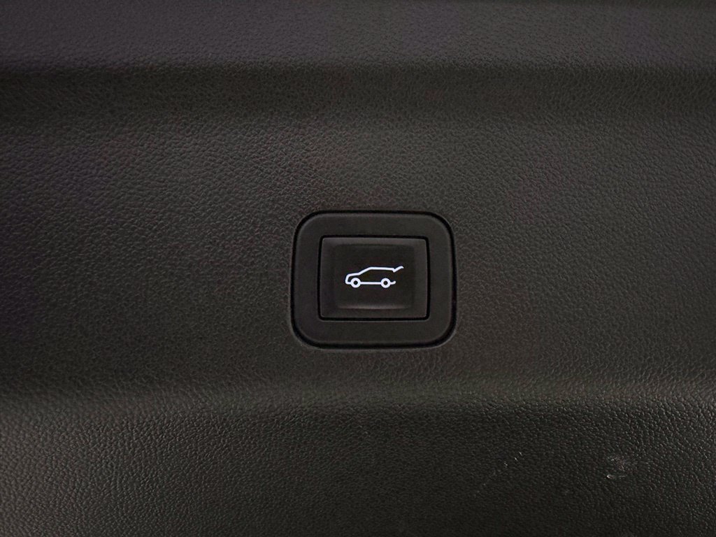 Used 2026 Chevrolet Suburban RST AWD/4WD image 23