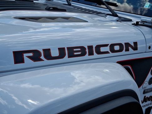 Used 2022 Jeep Wrangler Unlimited Rubicon w/ Xtreme Recon 35" Tire Package AWD/4WD image 11