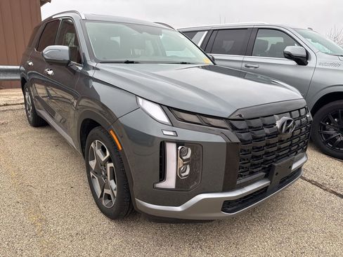 Used 2024 Hyundai Palisade Limited image 3