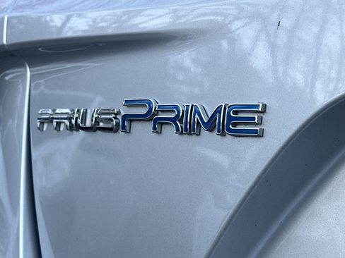 Used 2018 Toyota Prius Prime Plus image 3