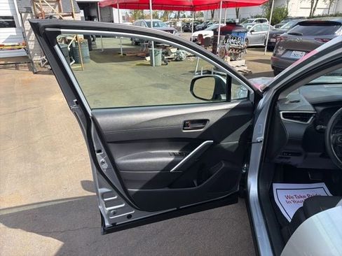 Used 2023 Toyota Corolla Cross LE FWD image 9