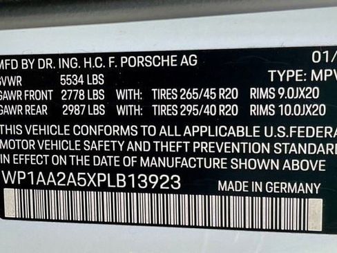Used 2023 Porsche Macan AWD/4WD image 36