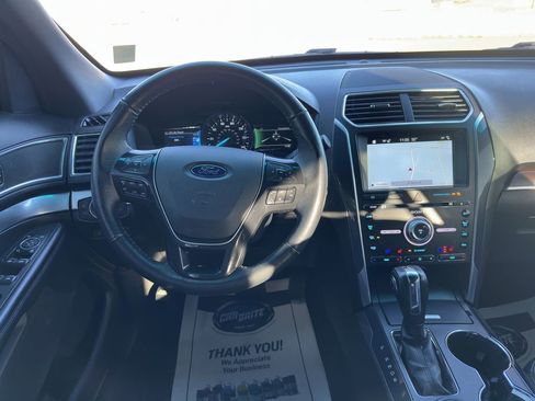 Used 2018 Ford Explorer Limited image 16