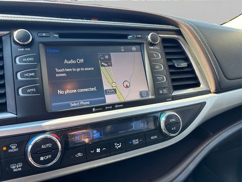 Used 2018 Toyota Highlander XLE w/ Carpet Mat Package (TMS) image 34