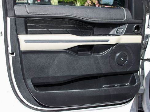 Used 2019 Ford Expedition Platinum image 14