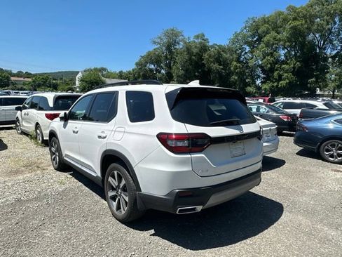 Used 2023 Honda Pilot Elite image 2