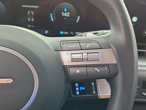 Used 2025 Hyundai Kona SE FWD image 25