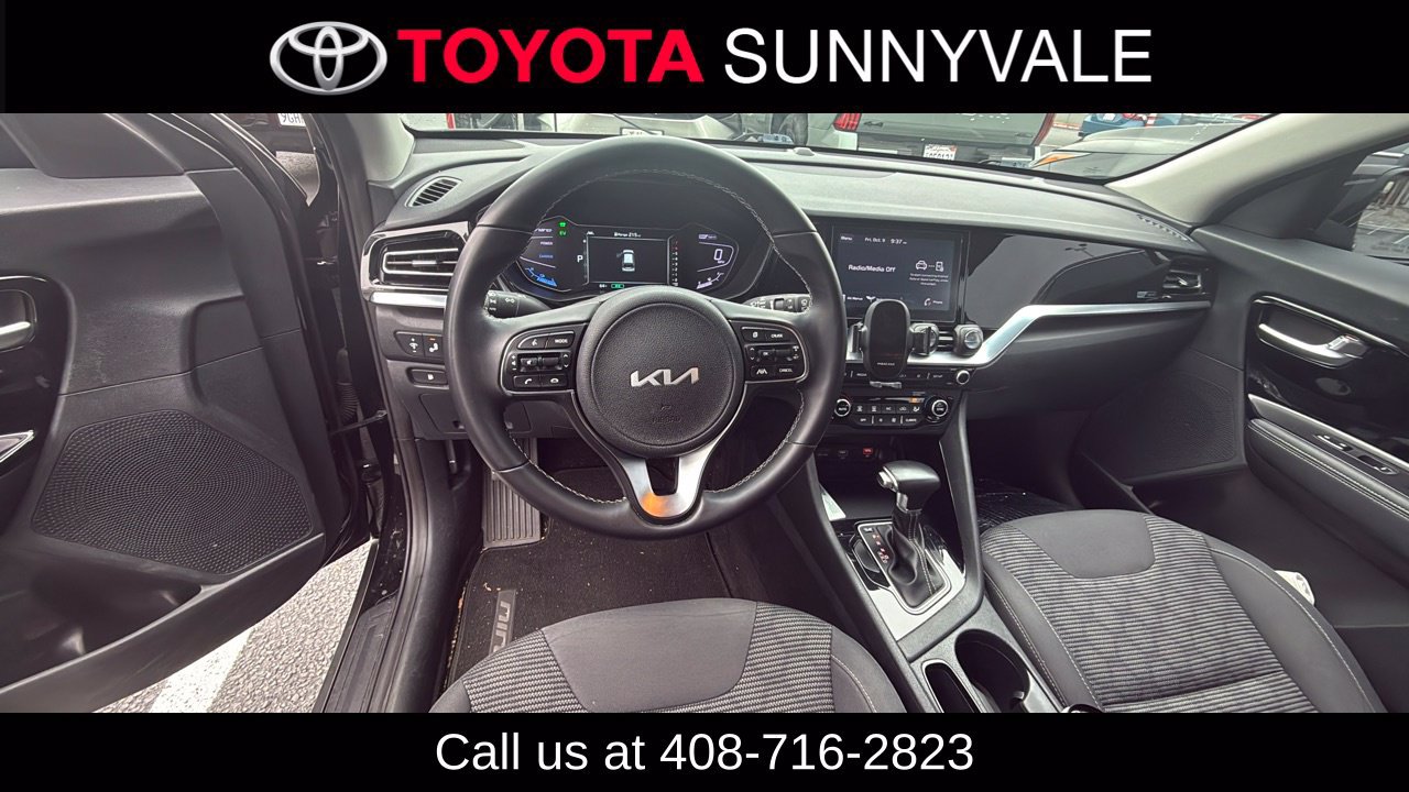 Used 2022 Kia Niro LXS w/ Digital Cluster Package FWD image 3