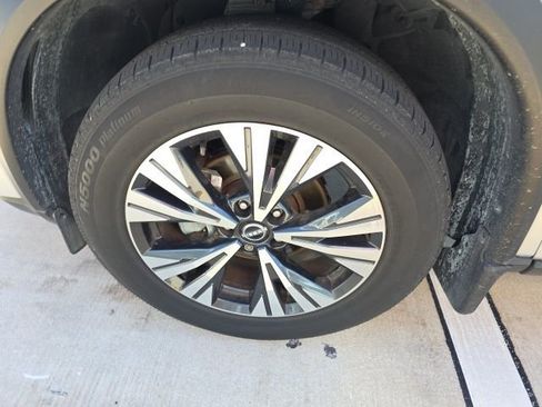 Used 2023 Nissan Rogue SV FWD image 10