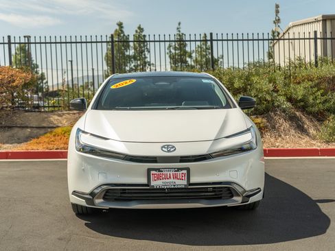 Used 2024 Toyota Prius XLE FWD image 2