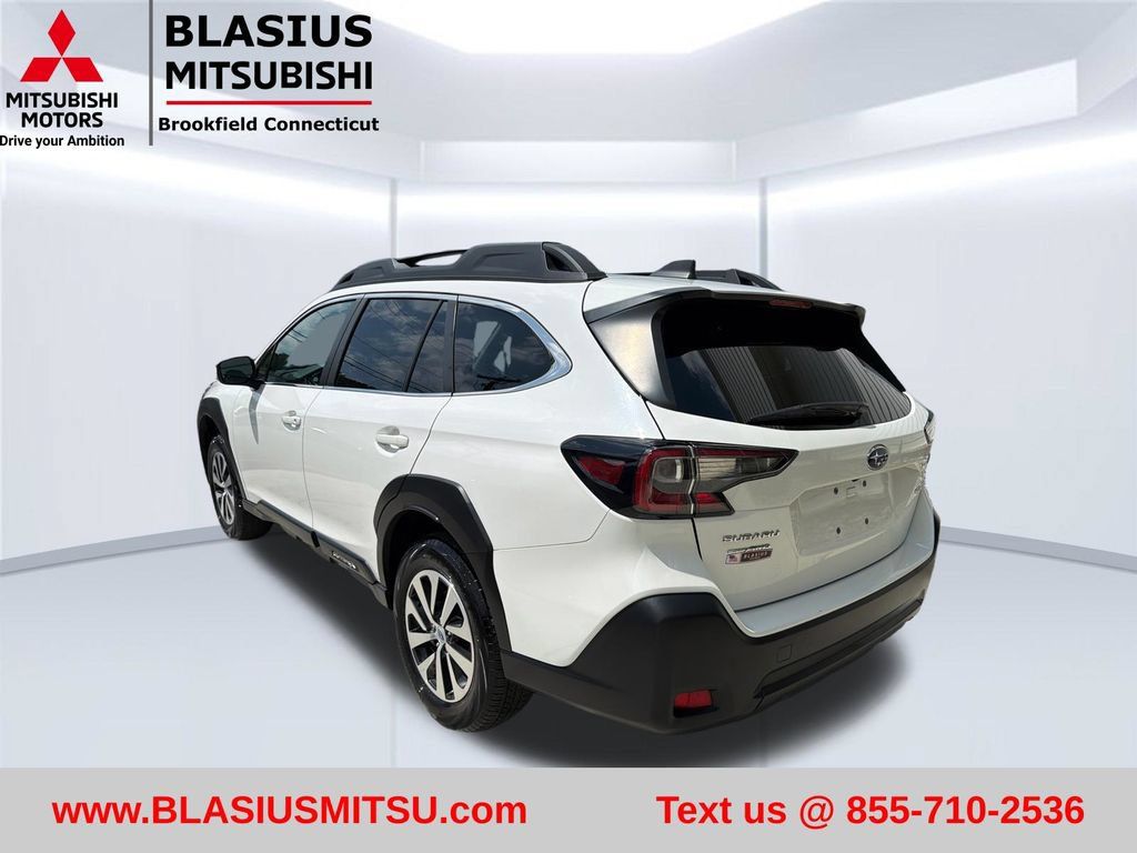 Used 2024 Subaru Outback Premium AWD/4WD image 12