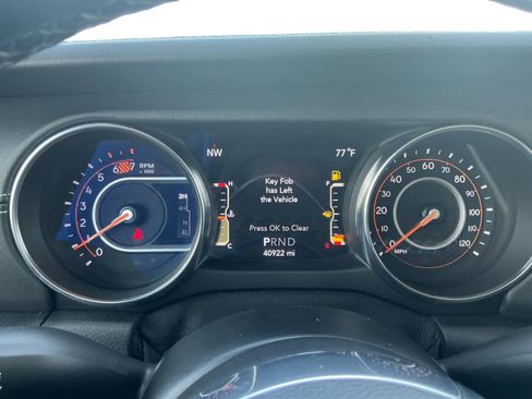 Used 2021 Jeep Wrangler Unlimited Sahara AWD/4WD image 18