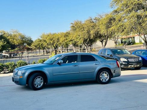 Used 2006 Chrysler 300 Touring RWD image 4