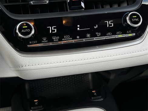 Used 2022 Toyota Corolla XSE image 18