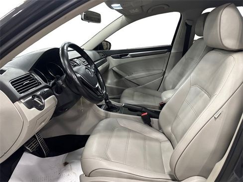 Used 2017 Volkswagen Passat 1.8T R-Line image 9
