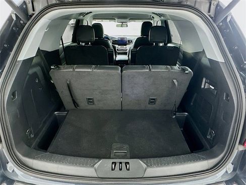 Used 2022 Ford Explorer XLT w/ Equipment Group 202A image 26