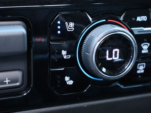 Used 2023 Chevrolet Silverado 1500 LTZ AWD/4WD image 6