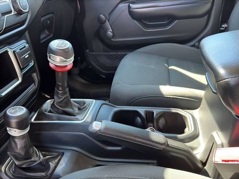 Used 2019 Jeep Wrangler Sport AWD/4WD image 34