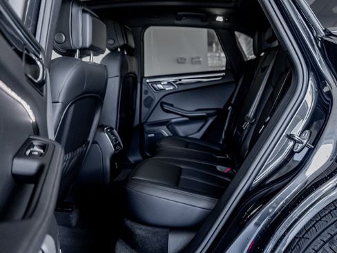 Certified 2025 Porsche Macan image 35