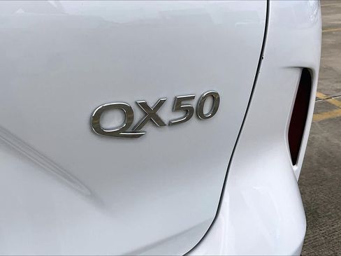 Used 2023 INFINITI QX50 Luxe FWD image 10