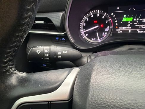 Used 2022 Toyota Highlander XSE FWD image 16
