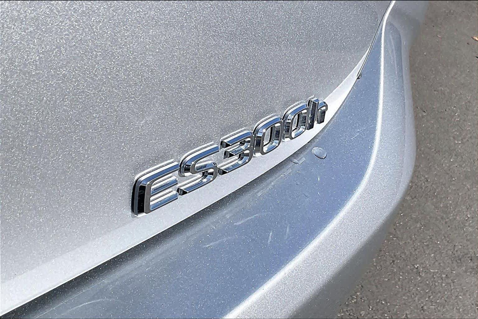 Used 2025 Lexus ES 300h w/ Premium Package FWD image 9