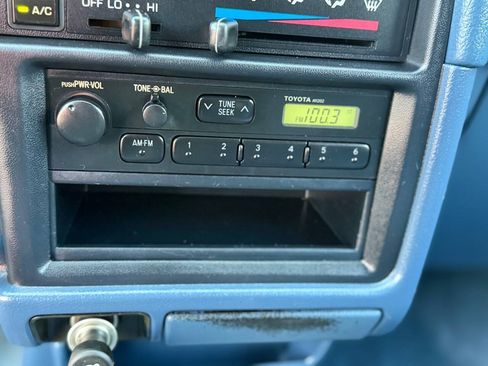 Used 1992 Toyota Pickup Deluxe AWD/4WD image 19