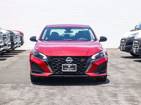 Used 2024 Nissan Altima 2.5 SR FWD image 2