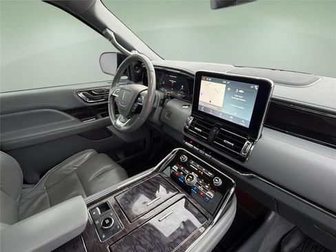 Used 2019 Lincoln Navigator Reserve AWD/4WD image 15