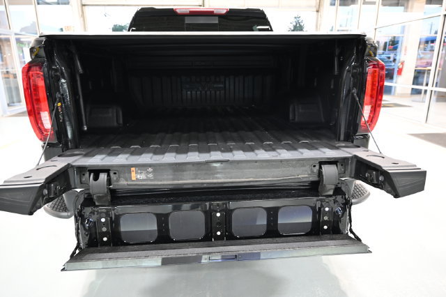 Used 2025 GMC Sierra 1500 SLT w/ SLT Premium Plus Package AWD/4WD image 9