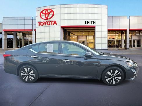 Used 2019 Nissan Altima 2.5 SV image 4