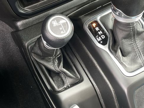 Used 2024 Jeep Wrangler Sahara image 34