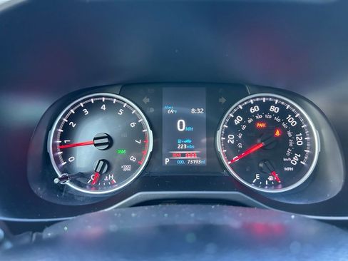 Used 2021 Toyota RAV4 XLE Premium image 23