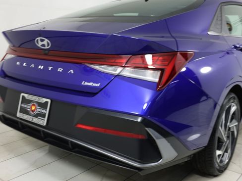 Used 2025 Hyundai Elantra Limited FWD image 40