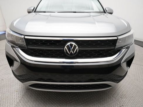 Used 2023 Volkswagen Taos SE w/ Panoramic Sunroof Package FWD image 20