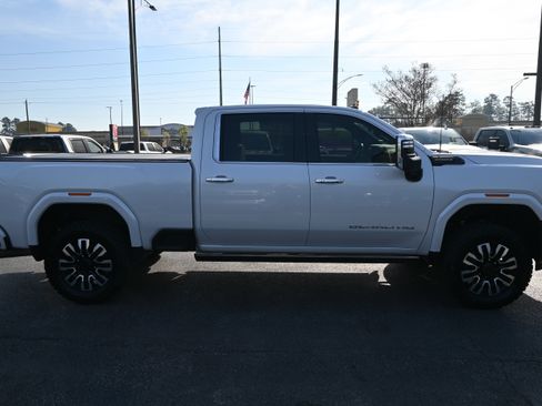 Used 2025 GMC Sierra 2500 Denali Ultimate w/ Max Trailering Package AWD/4WD image 11