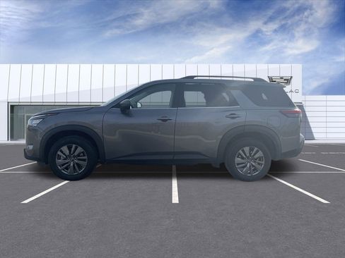 Used 2025 Nissan Pathfinder SV image 5