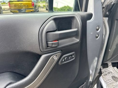 Used 2015 Jeep Wrangler Unlimited Sport w/ Quick Order Package 23S AWD/4WD image 12