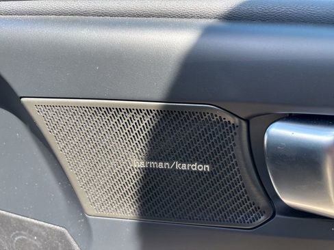 Used 2025 Volvo XC40 B5 Ultra w/ Protection Package Premier image 34