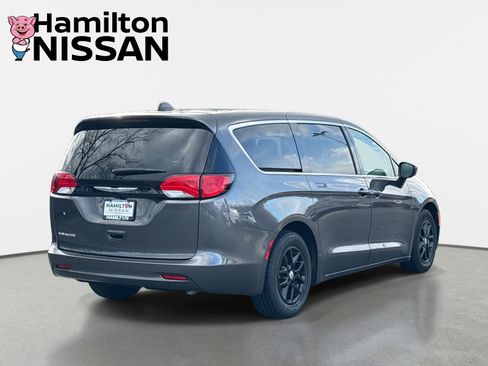 Used 2023 Chrysler Voyager LX image 2