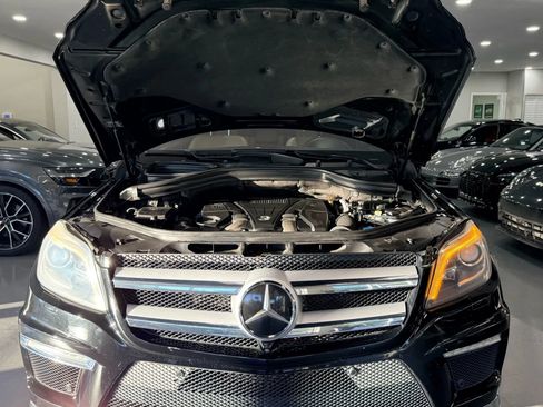 Used 2013 Mercedes-Benz GL 550 4MATIC w/ On/Off-Road Pkg image 37