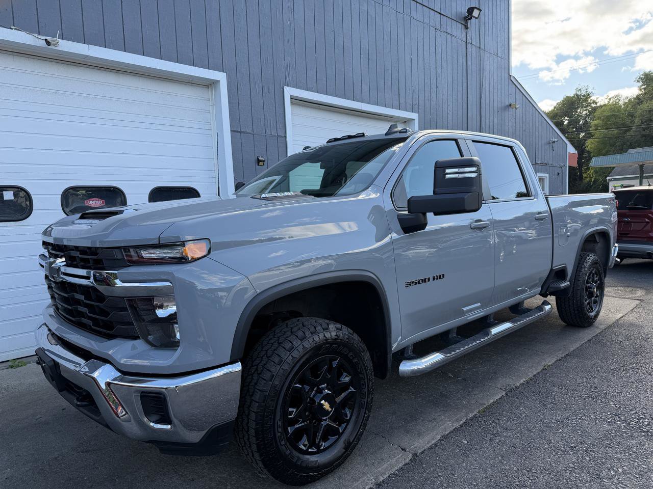 Used 2024 Chevrolet Silverado 3500 LT AWD/4WD image 1