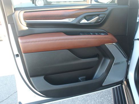 Used 2023 GMC Yukon XL Denali Ultimate image 12