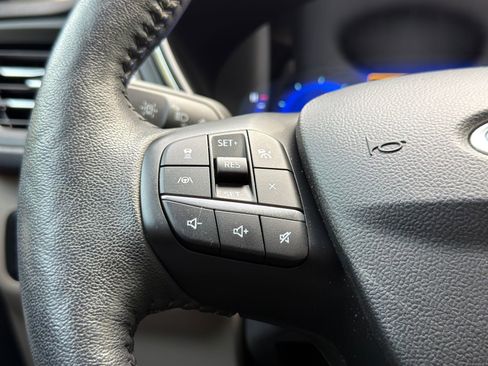 Used 2020 Ford Escape Titanium image 24