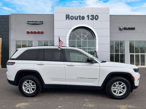 Used 2023 Jeep Grand Cherokee Laredo w/ Luxury Tech Group I image 5